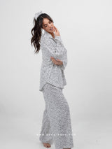 Λευκή πιτζάμα με μαύρο πουά μοτίβο