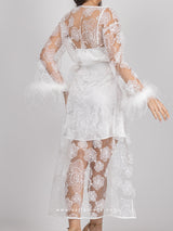 Νυφική λευκή μακριά ρόμπα με πούπουλα στα μανίκια