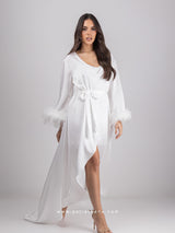 Νυφική λευκή μακριά ρόμπα με πούπουλα