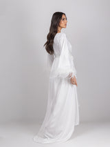 Νυφική λευκή μακριά ρόμπα με πούπουλα