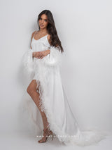 Νυφική λευκή μακριά ρόμπα με νυχτικό και πούπουλα στα μανίκια