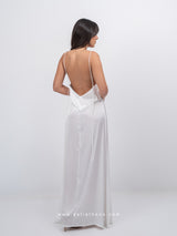 Λευκό σατέν μακρύ νυχτικό με χιαστί ραντάκια