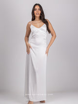 Λευκό σατέν μακρύ νυχτικό με χιαστί ραντάκια