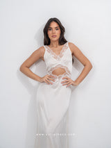 Off white σατέν μακρύ νυχτικό με δαντέλα
