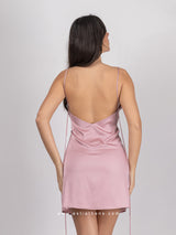 Ροζ σατέν κοντό νυχτικό με χιαστί ραντάκια
