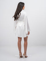 Λευκή σατέν ρόμπα με ζώνη