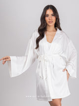 Λευκή σατέν ρόμπα με ζώνη