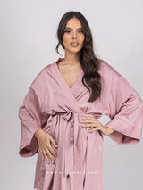 Ροζ σατέν ρόμπα με ζώνη
