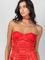 Κόκκινο σατέν babydoll με δαντέλα, ζαρτιέρες & κάλτσες