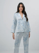 Γαλάζια σατέν πιτζάμα με μοτίβο