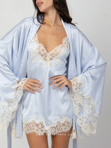 Γαλάζιο σατέν σετ ρόμπα με νυχτικό και μπεζ δαντέλα