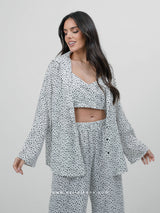 Λευκή πιτζάμα με μαύρο πουά μοτίβο