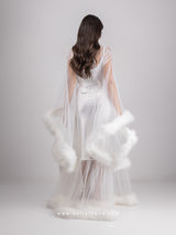 Λευκό νυφικό σετ με τούλινη oversized μακριά ρόμπα