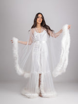 Λευκό νυφικό σετ με τούλινη oversized μακριά ρόμπα