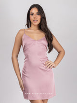 Ροζ σατέν κοντό νυχτικό με χιαστί ραντάκια