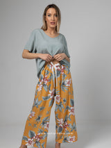 Παντελόνι floral & μονόχρωμη μπλούζα