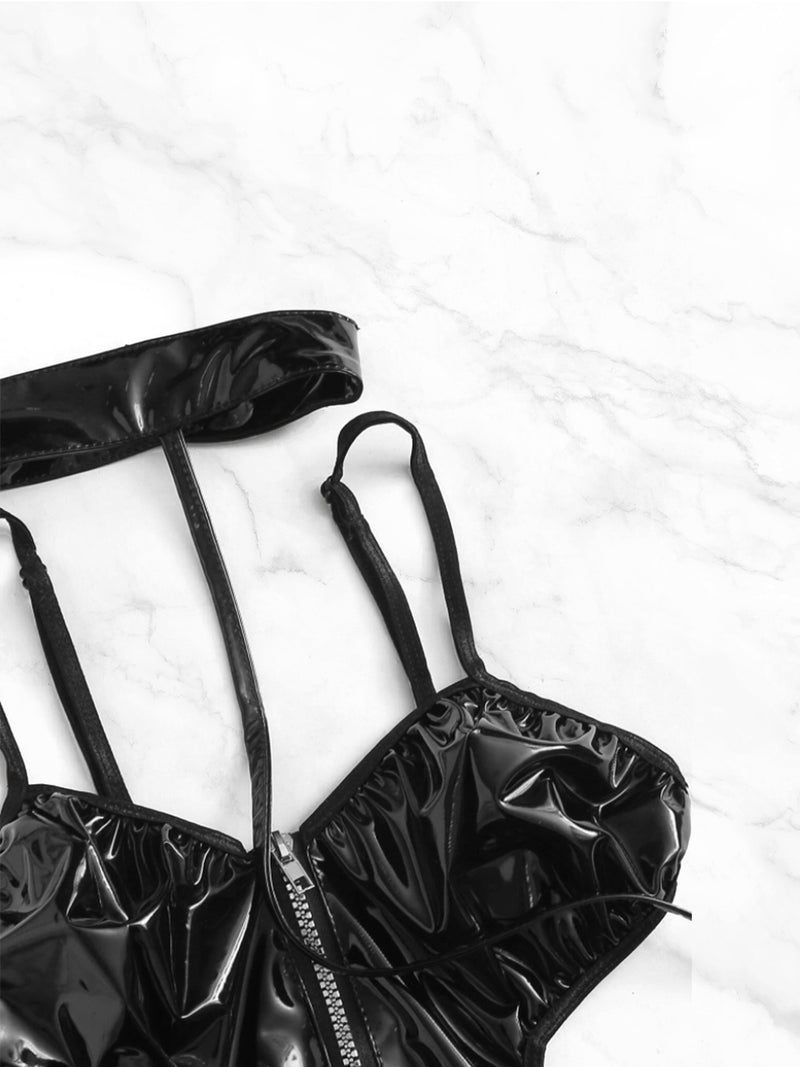 Μαύρο vinyl string κορμάκι με φερμουάρ και choker